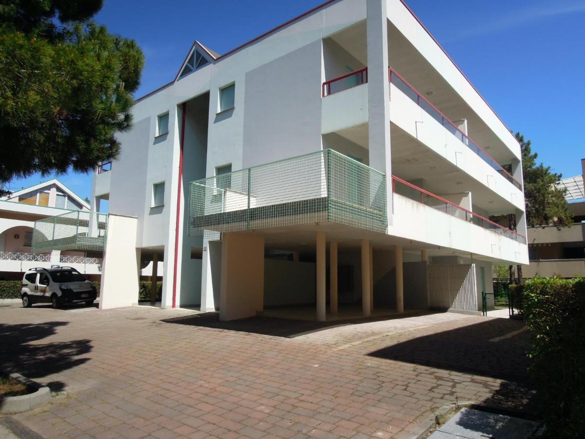 Wonderful Close To The With Garden Apartment